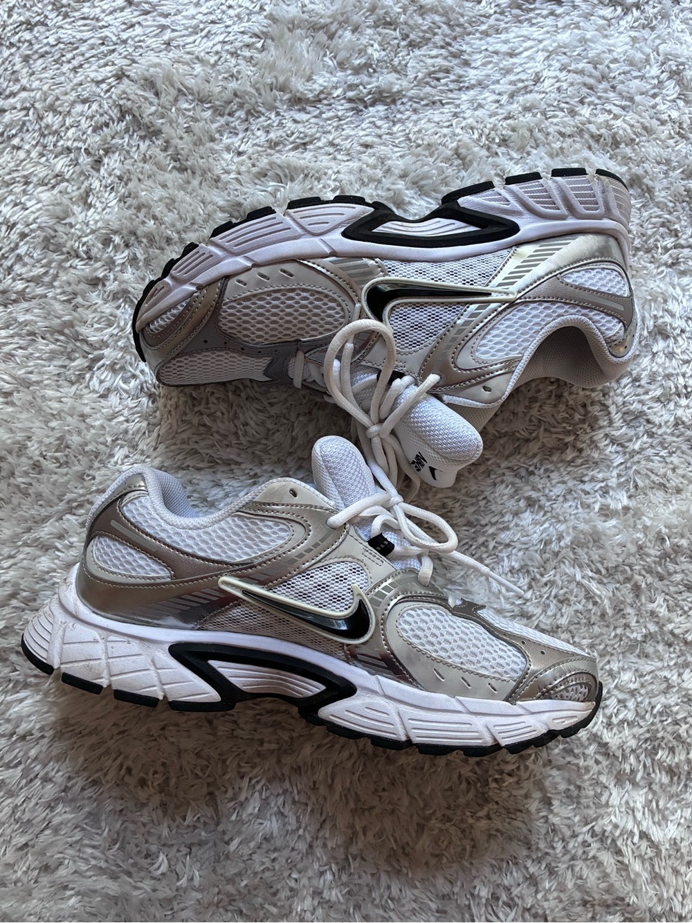 Nike V2K Run Metallic Silver White Dad Shoes Chunky Y2K Sneakers